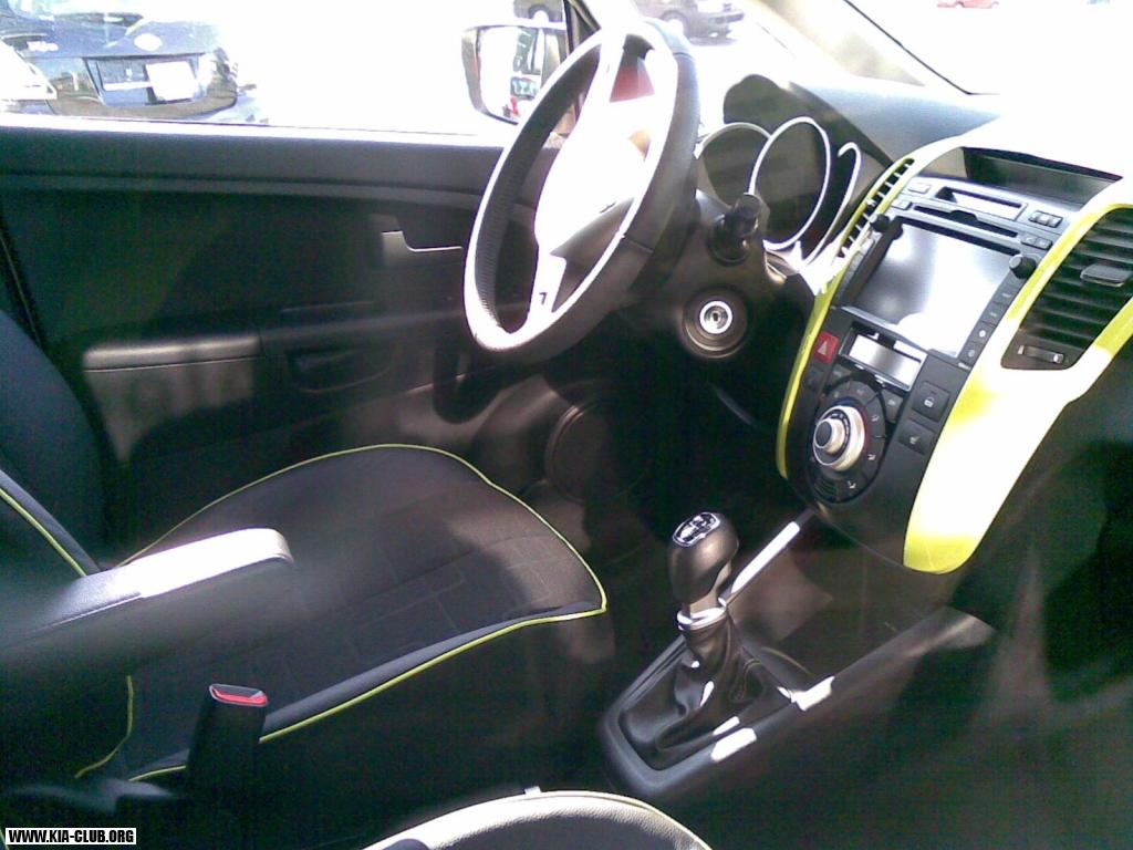 KIA Venga CRDi, vybava TX, farba Champagne Silver 8