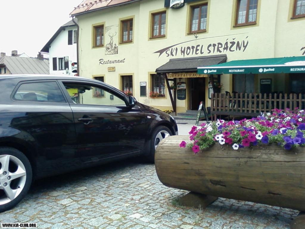 U nás  při hranicích